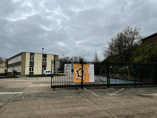 Parking citadel binnen groene poort