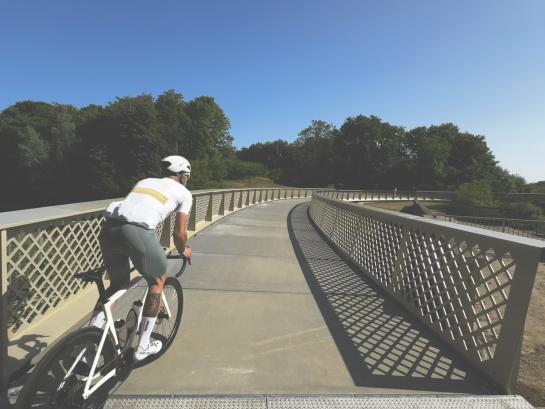 Saspoortbrug fietser Demer